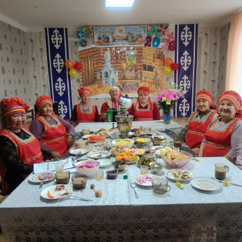 "Под покровом с песнями"
